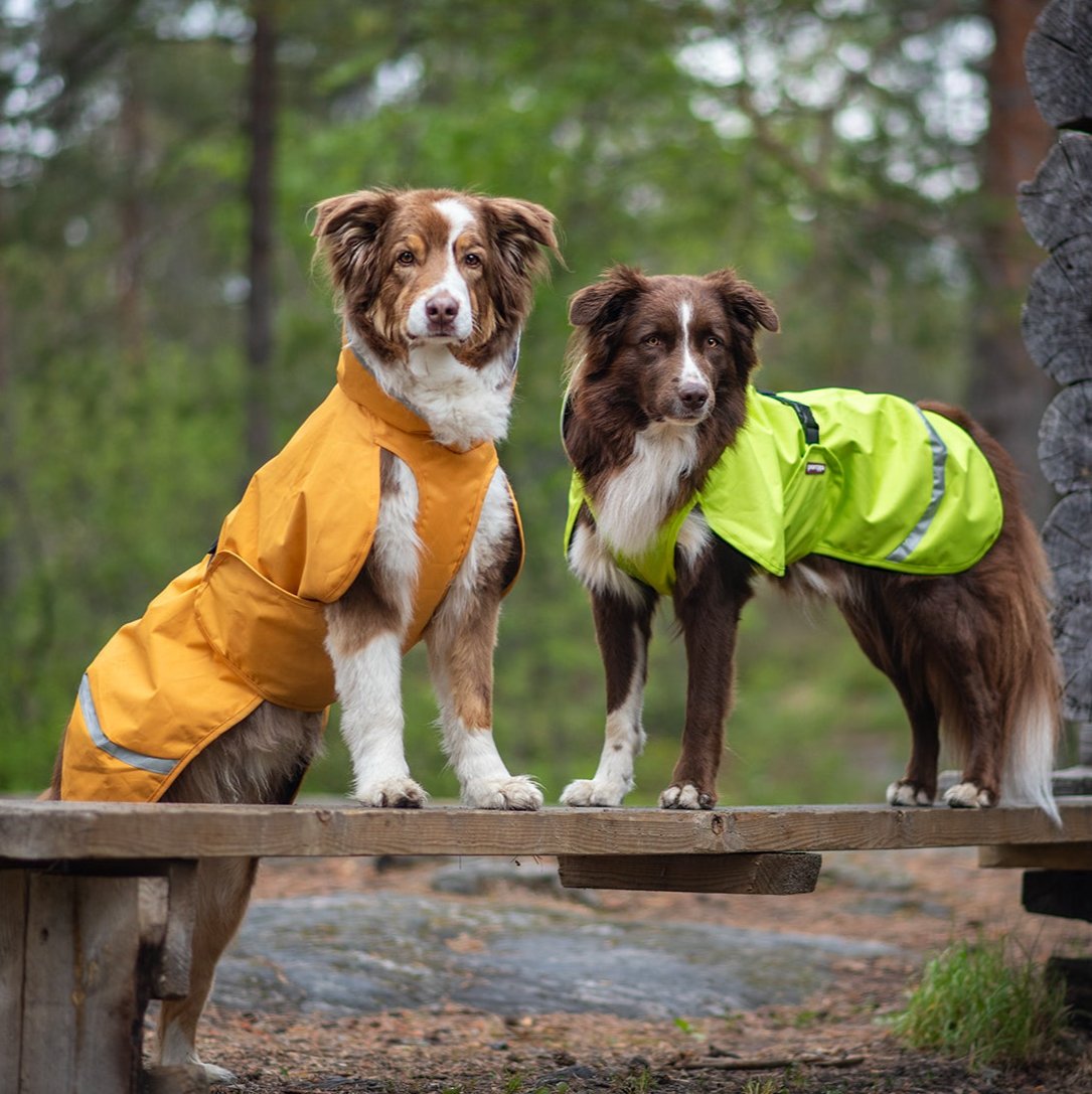 SadePomppa is a durable and lightweight raincoat for year-round use.